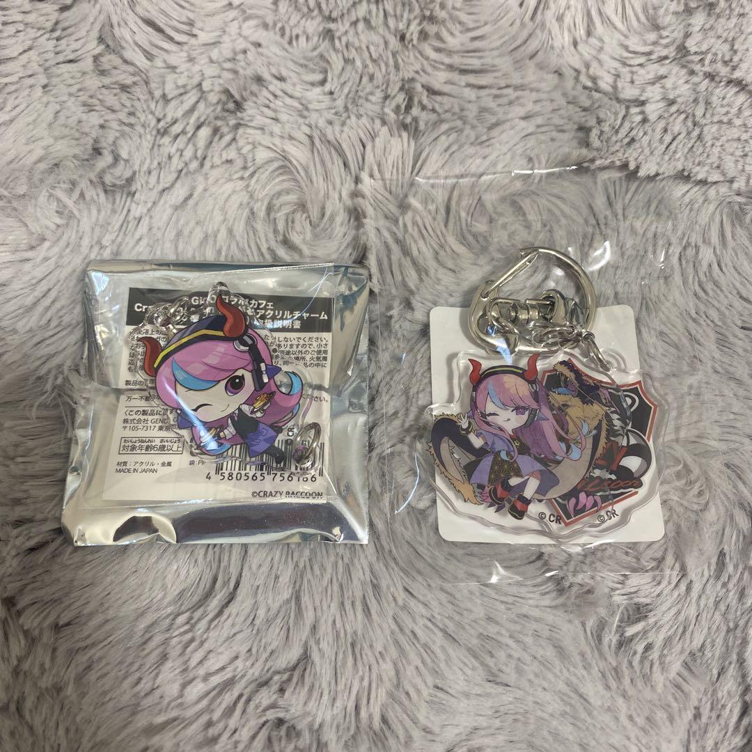 Crazy Raccoon アクリルキーホルダー selly - メルカリ
