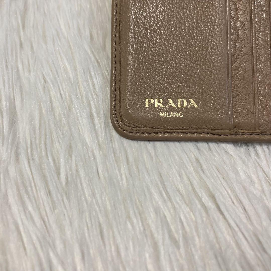 早い者勝ち美品PRADA プラダ二つ折りミニL字ファスナージップ金