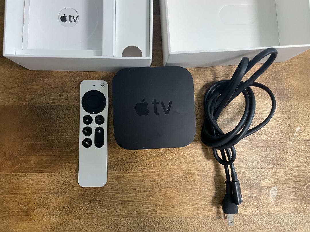 Apple TV 本体 + リモコン + ケーブル