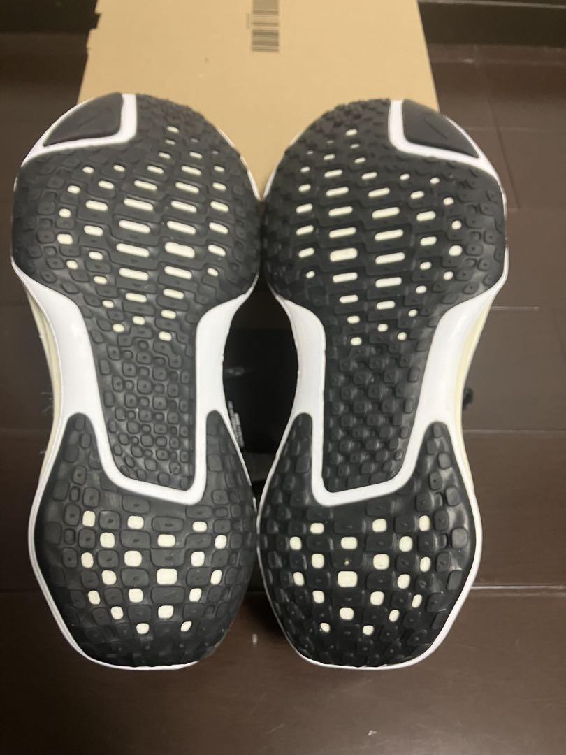 NIKE ナイキ　インヴィンシブル　ラン　3 フライニット　ウィメンズ　２６cm