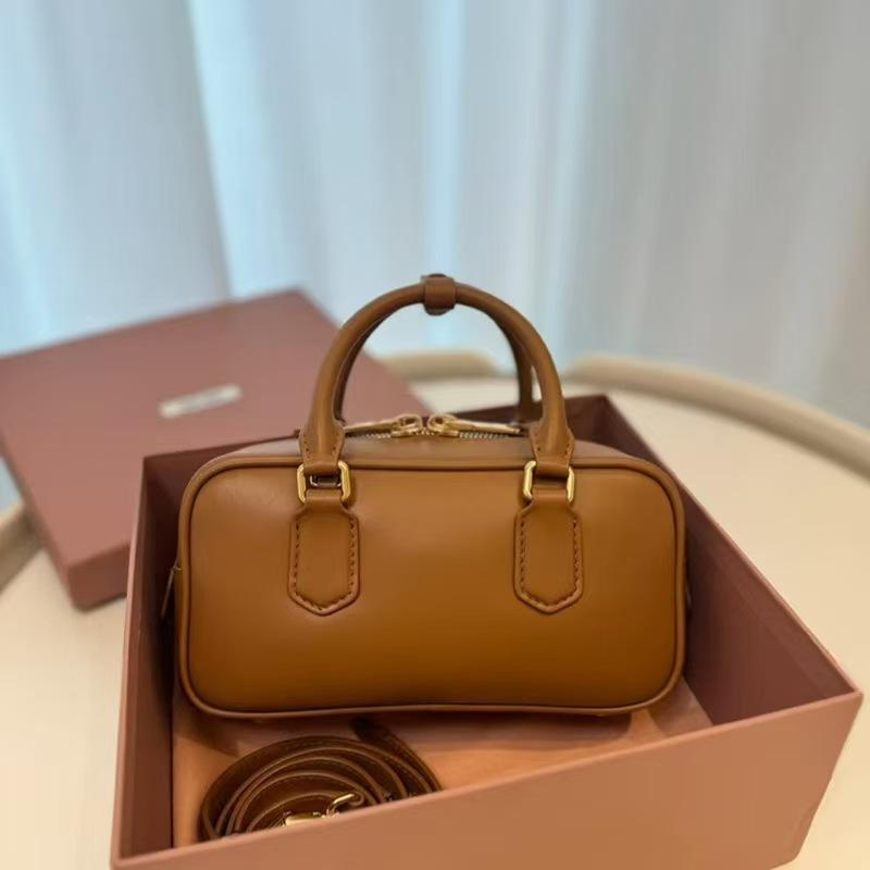 miumiuly ショルダーバッグ