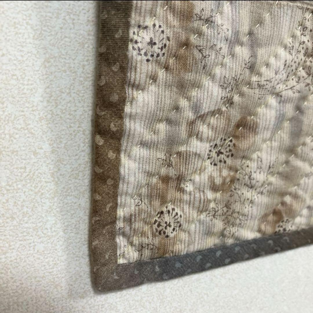 パッチワークタペストリー　キルト　ハンドメイド