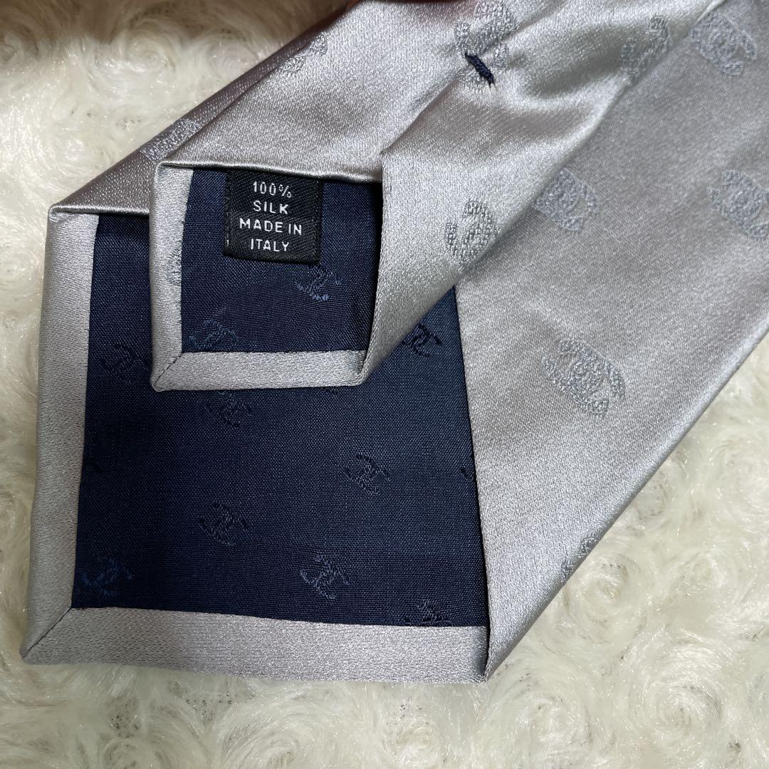 【未使用級✨】シャネル CHANEL シルバー ソリッド シンプル ネクタイ CHANELシャネル 新品 ネクタイ シルバーグレーCCマーク - メルカリ