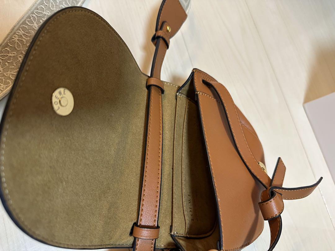 LOEWE ブラウンレザーショルダーバッグ - メルカリ