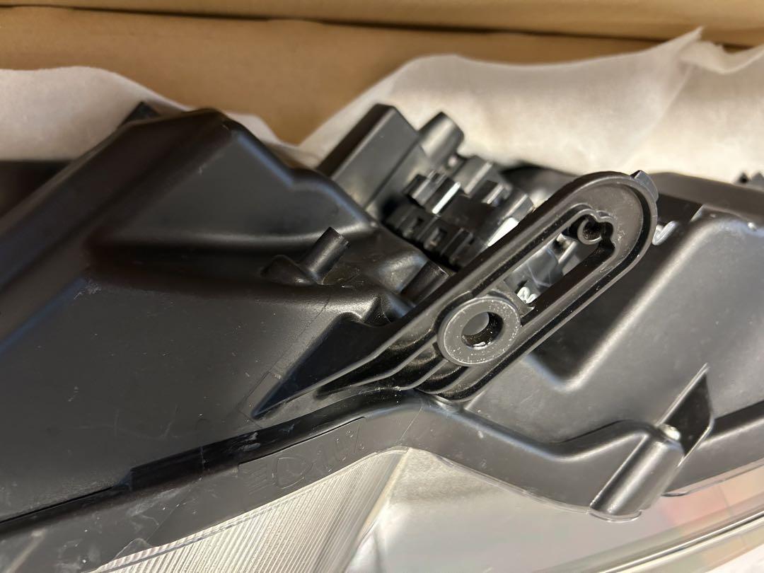 日産　V37 スカイライン　左 ヘッドライト