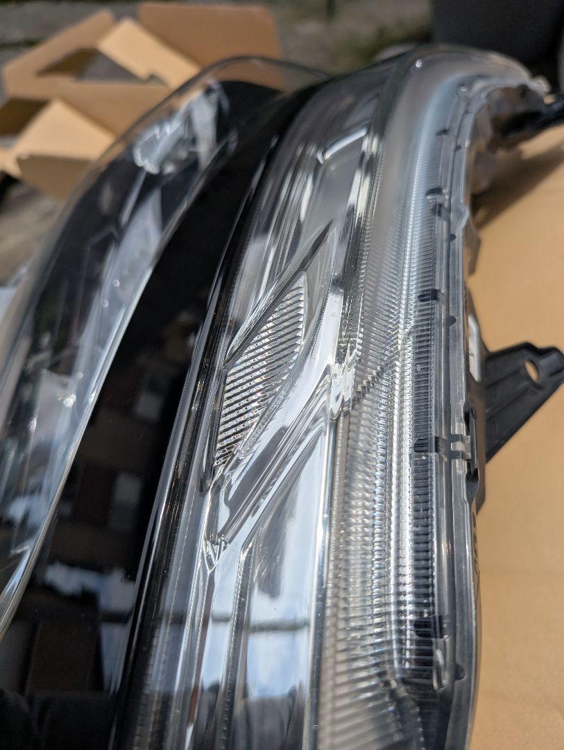Toyota　ボクシー　ヘッドライト　右　LED