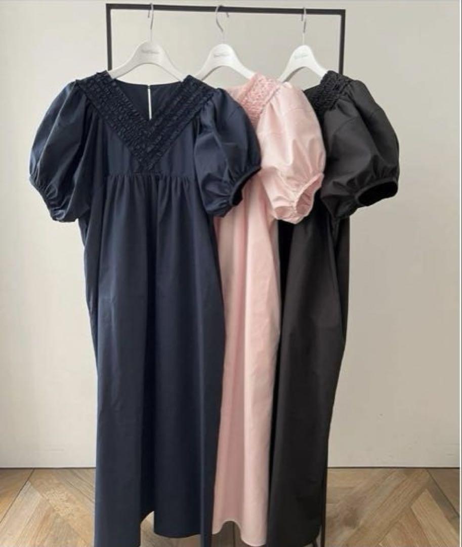 【美品】ロージーモンスター　Vネックミニフリルパフワンピース　ブラック