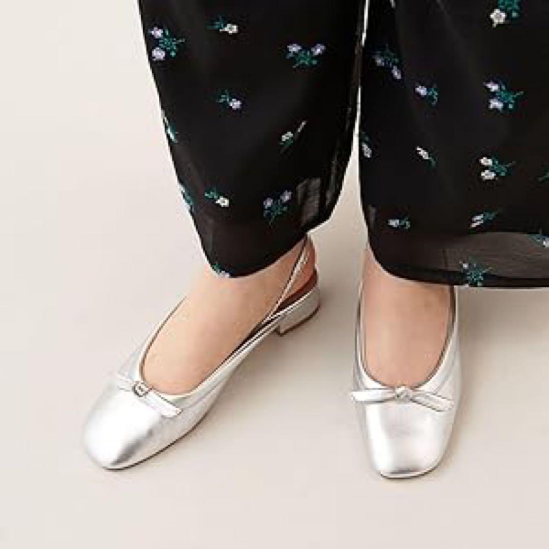 ODETTE E ODILE ソフトバレエバックベルトパンプス シルバー22cm