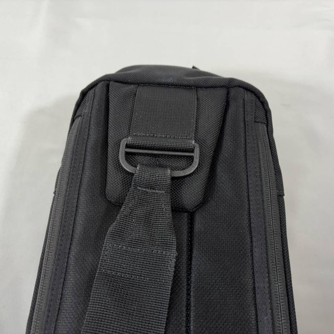 アップサイド スリングショルダーバッグ
