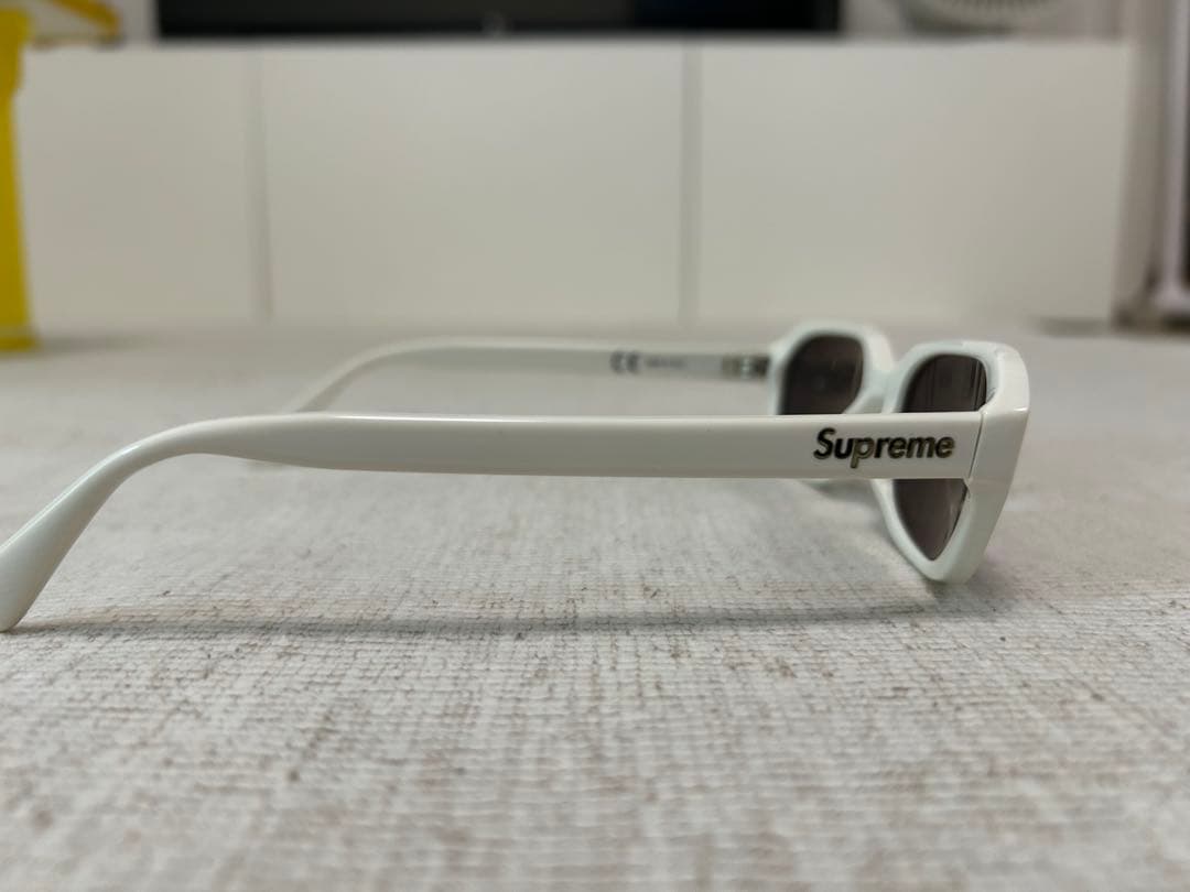 極美品・SUPREME サングラス(VEGA)ケース付き 極美品・SUPREME サングラス(VEGA)ケース付き
