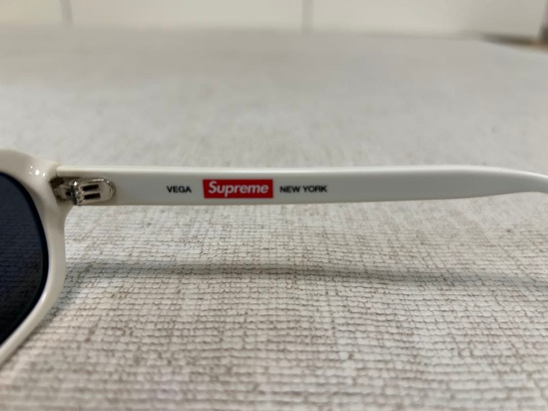 極美品・SUPREME サングラス(VEGA)ケース付き 極美品・SUPREME サングラス(VEGA)ケース付き