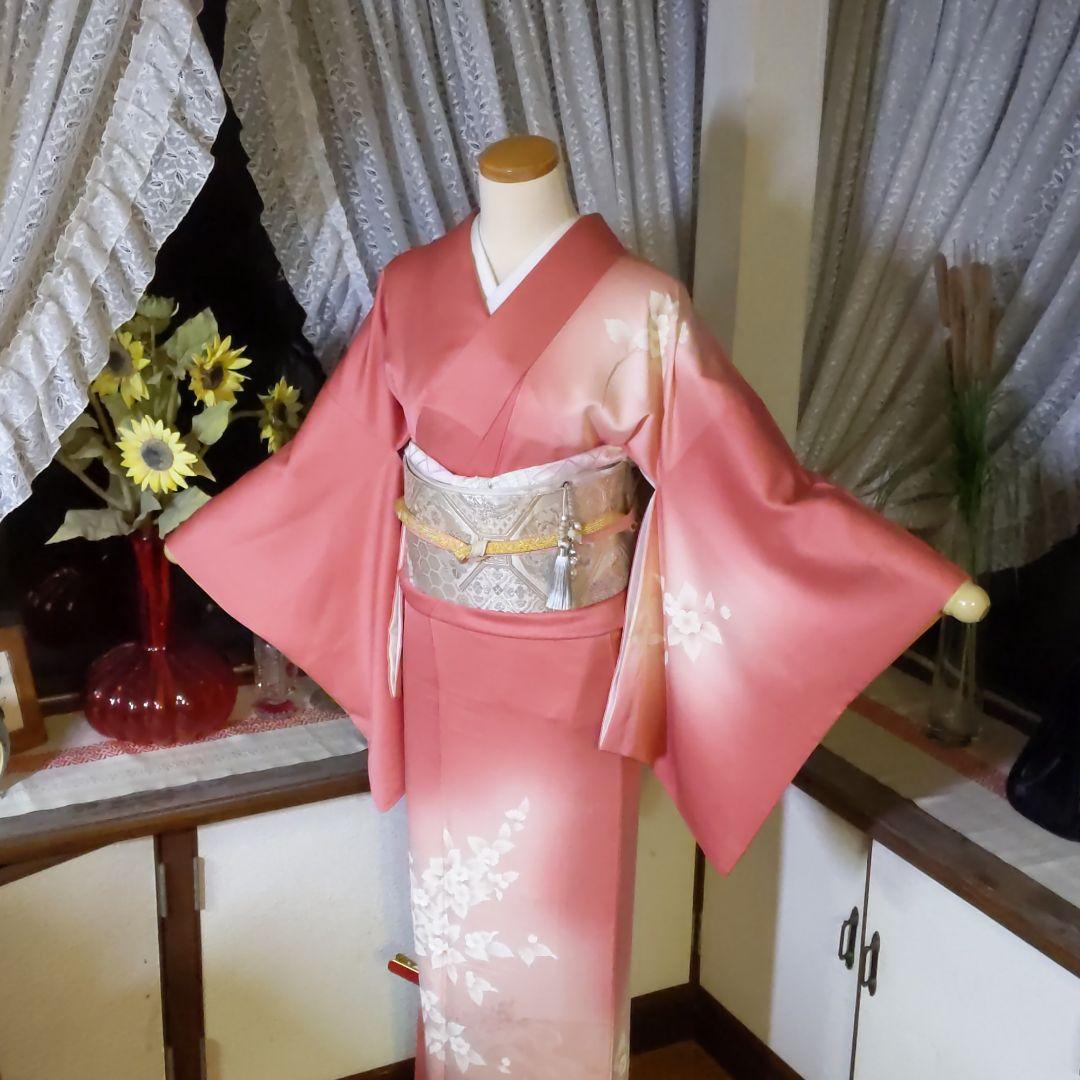 33%割引レッド系【メーカー直売】 サーモンピンクの綸子地に桜の花が舞う美しい正絹の訪問着です 着物 浴衣/水着レッド系-SKYBUSINESSCENTER.COM.PA 33%割引レッド系【メーカー直売】 サーモンピンクの綸子地に桜の花が舞う美しい正絹の訪問着です 着物 浴衣/水着レッド系-SKYBUSINESSCENTER.COM.PA