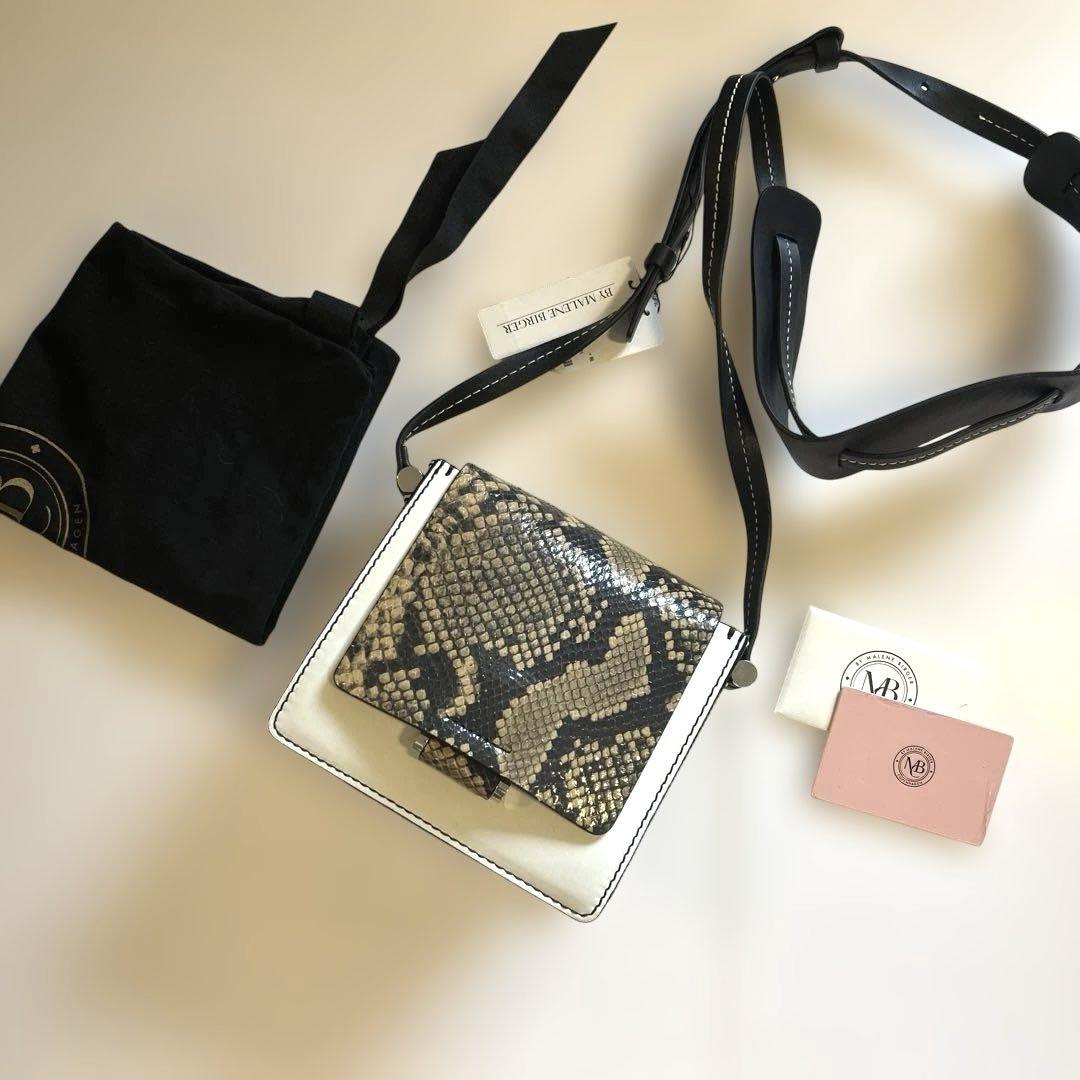 By Malene Birger ショルダーバッグ 新品 BY MALENE BIRGER パイソンショルダーバッグ (ミラー付き