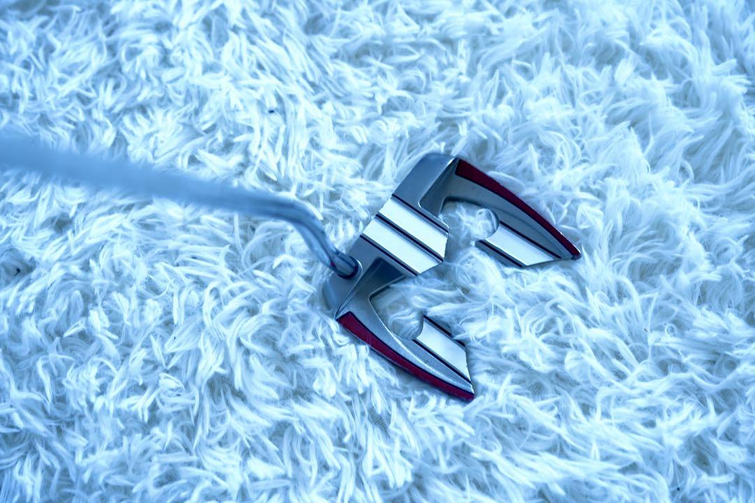 GW価格　ODEYSSEY WHITE HOT XG TERON カバー付