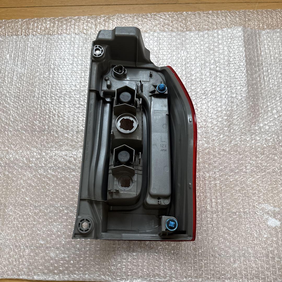 タント　LA600S テールランプ　左側