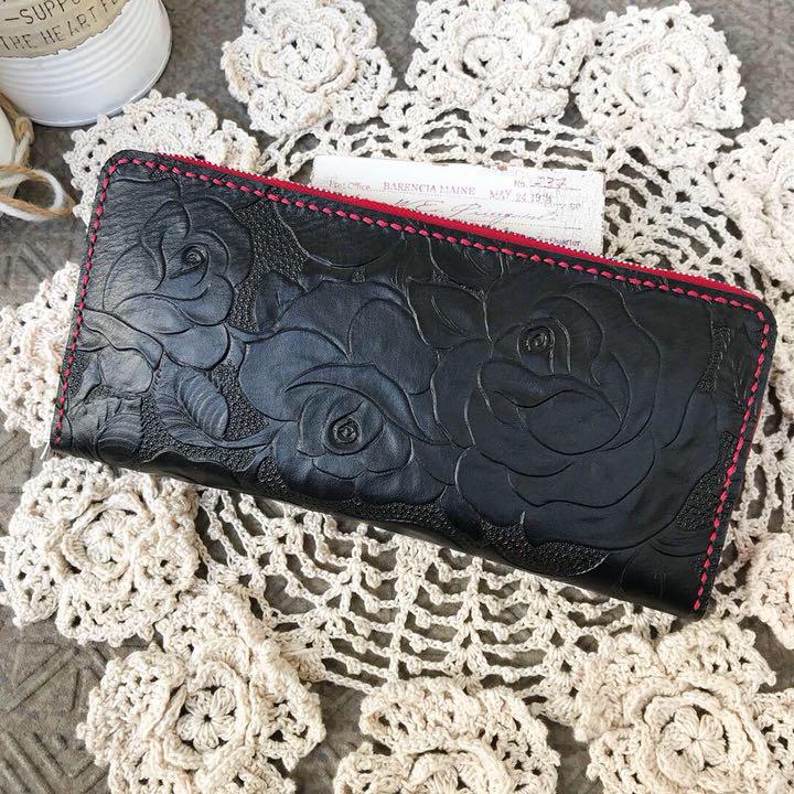 3000円 全国宅配無料 ハンドメイド 新品 ヨガポーズイラスト手描きのヌメ革財布 3000円 全国宅配無料 ハンドメイド 新品 ヨガポーズイラスト手描きのヌメ革財布