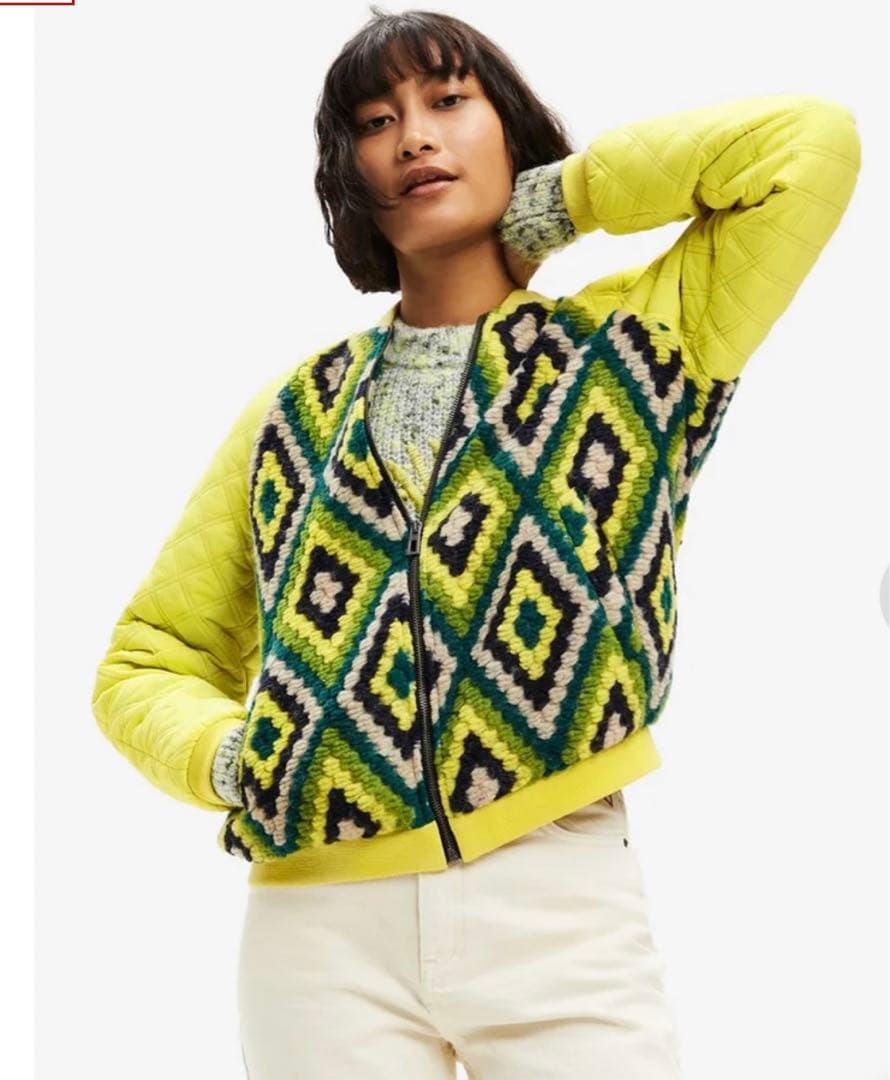 ビビットな が アウターですS Desigual