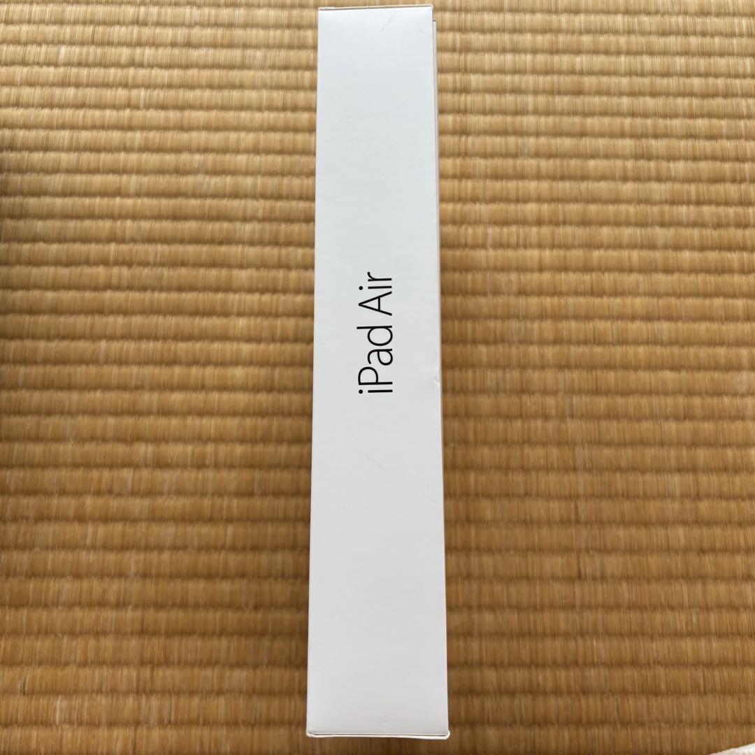 iPad Air 16GB Wi-Fiモデル シルバー 箱 、 アダプター 付 iPad本体