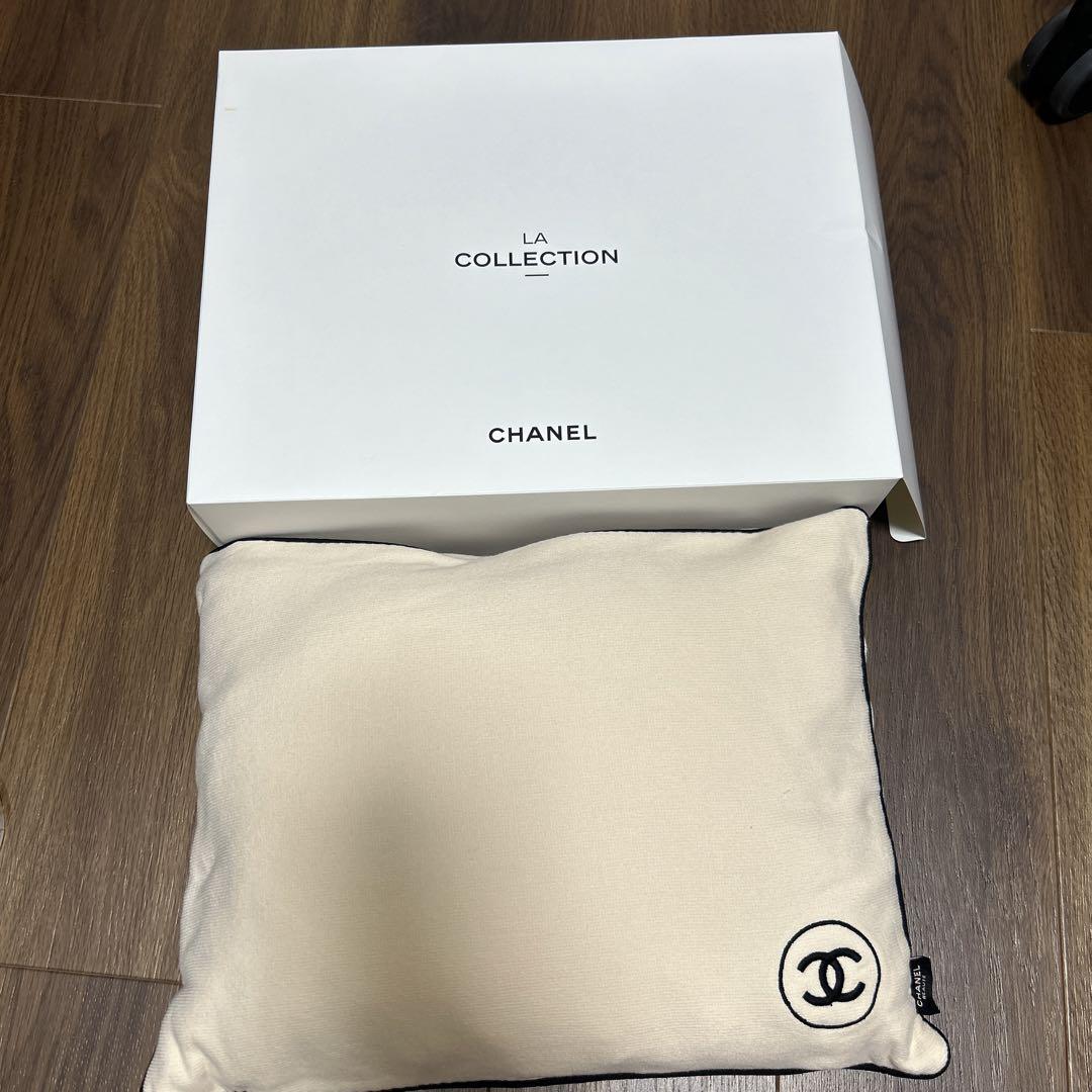 休日限定 CHANEL LA ホワイトクッション ノベルティ COLLECTION クッション・座布団