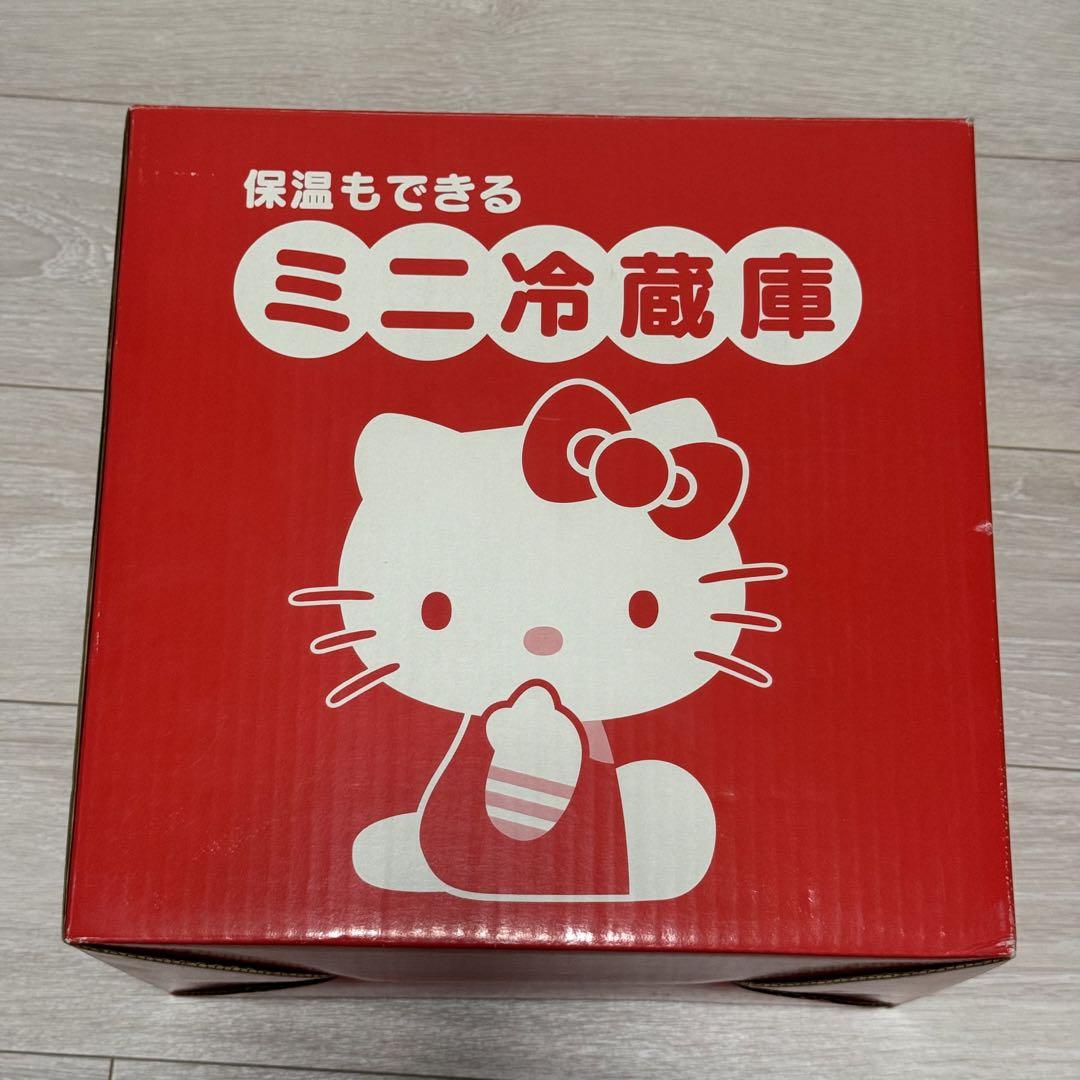 新品未使用　ハローキティ　ミニ冷蔵庫　レトロ