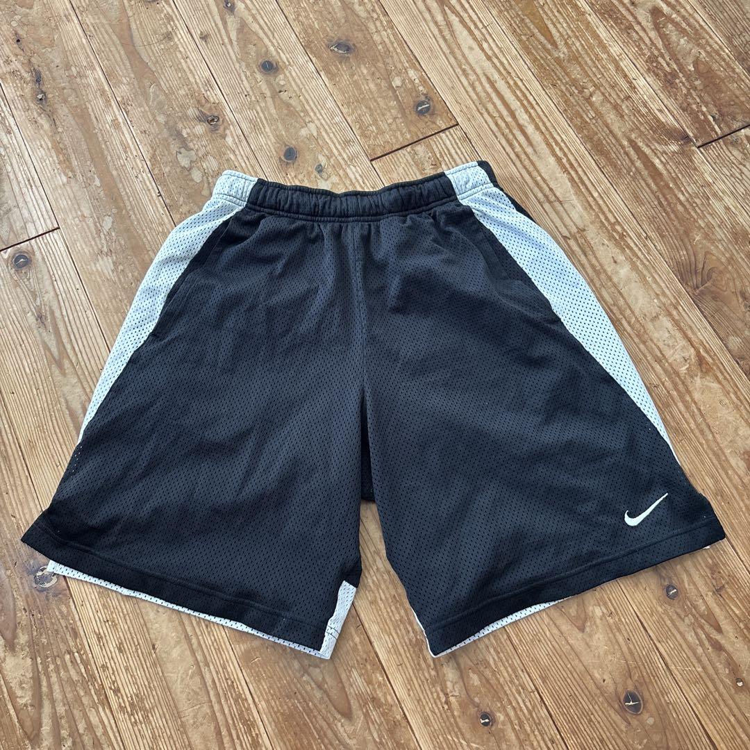NIKE バスケットボール ハーフパンツ M スポーツ　短パン　激レア Nike バスケットボールパンツ 黒/白 M 短パン ハーフパンツ