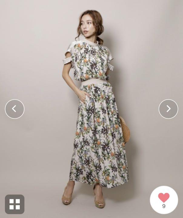 お値下げしました　ヴェロフォンナ フラワー　ボタニカル柄セットアップ