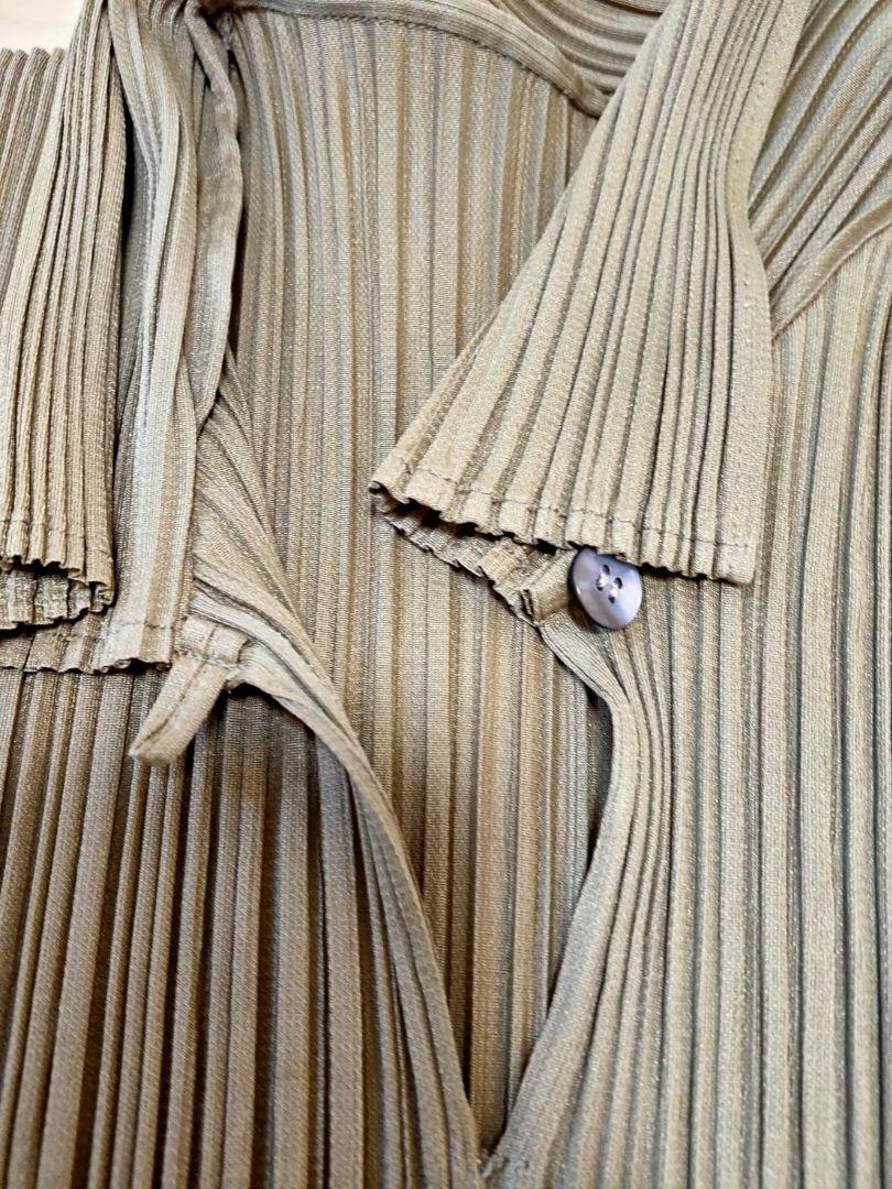 PLEATS PLEASE イッセイミヤケ 襟付きノースリーブ 黄土色 - メルカリ