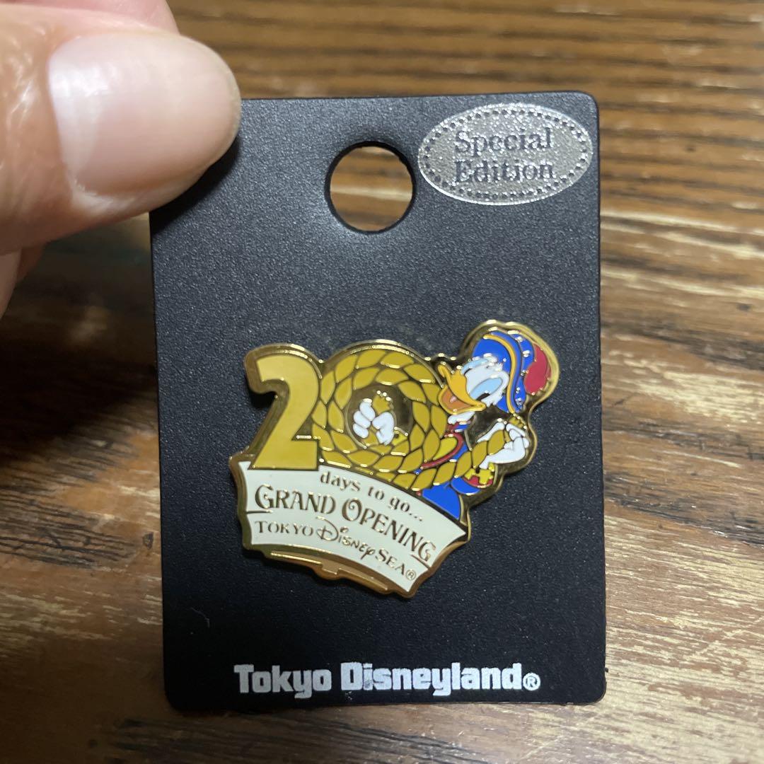 ディズニーピンバッジ　8点 ディズニーピンバッジ 8点セット - メルカリ