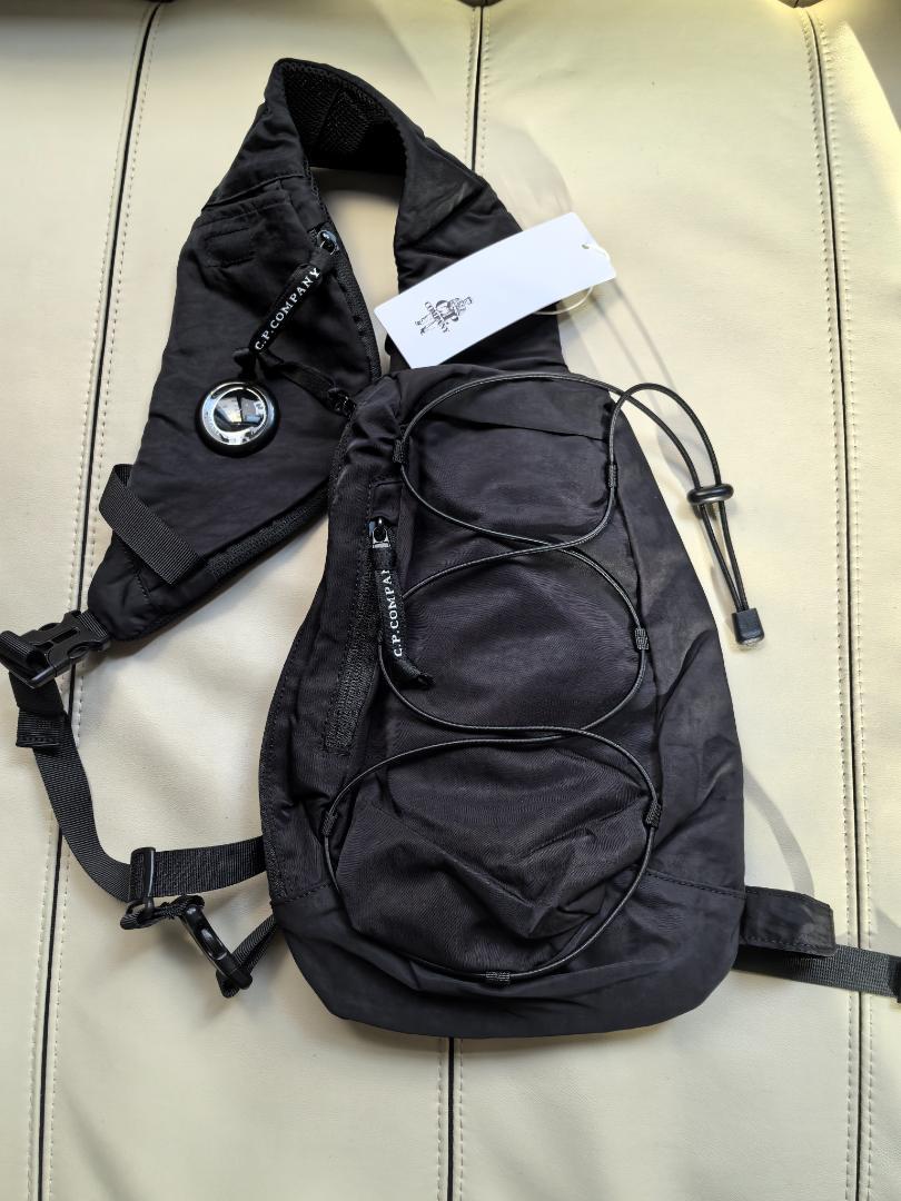 cp company シーピーカンパニー レンズショルダーバッグ ブラック cp company シーピーカンパニー レンズショルダーバッグ