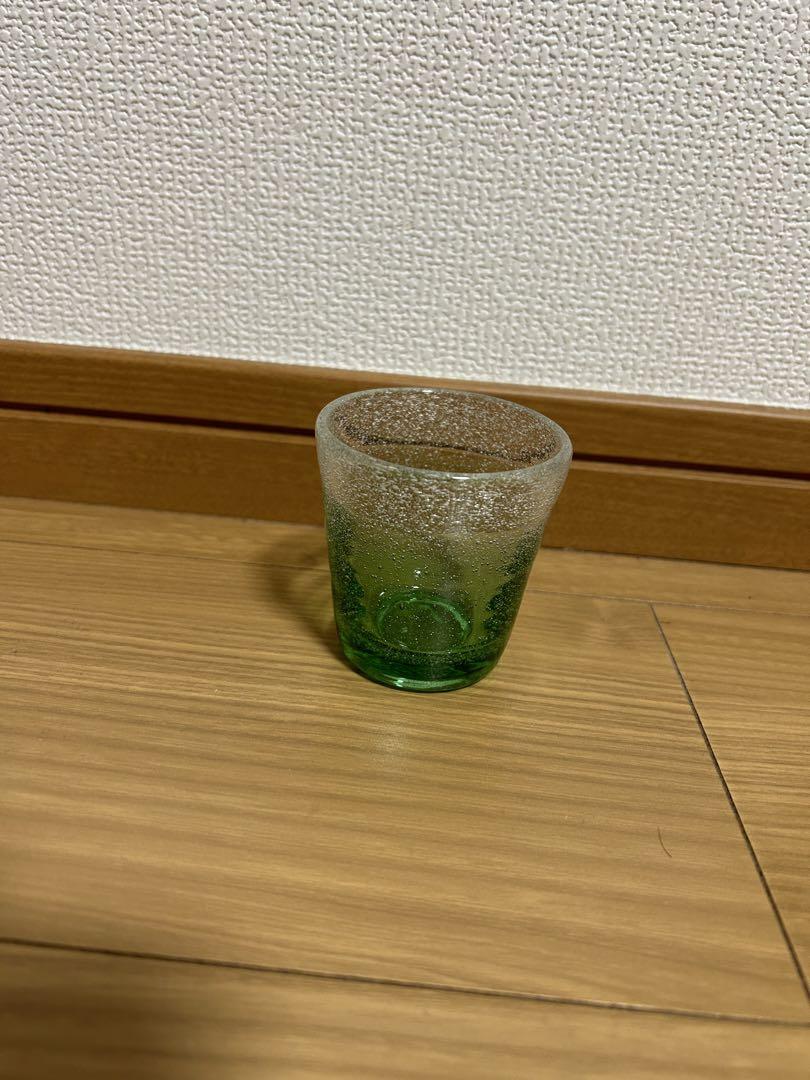 透明と緑のグラデーショングラス