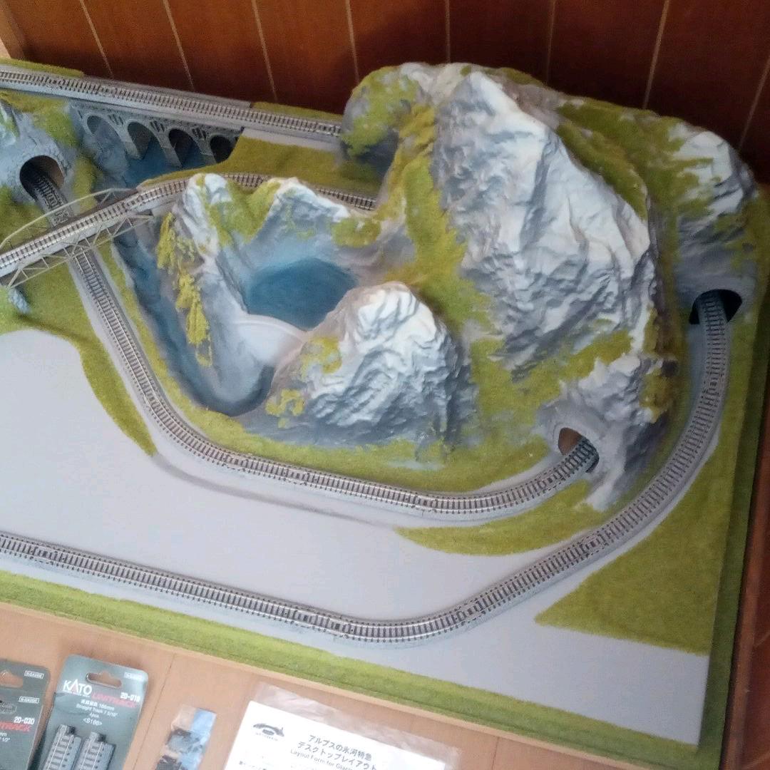 アルプスの氷河特急 デスクトップ レイアウト 鉄道模型 KATO