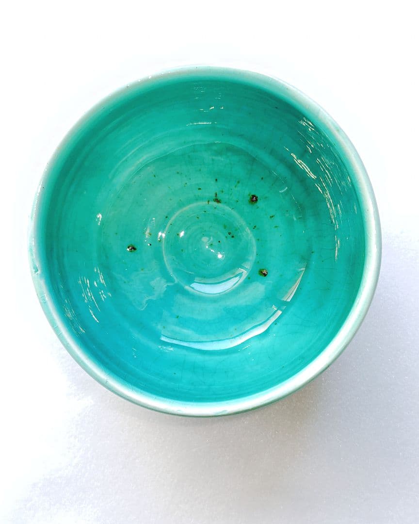 翡翠色の抹茶茶碗