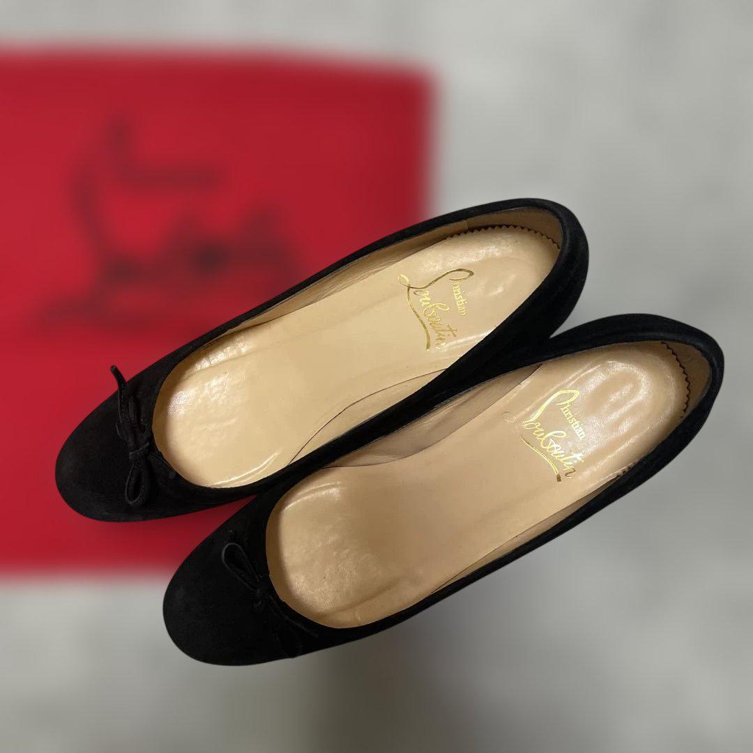 Christian Louboutin 黒 リボン付きパンプス CHRISTIAN LOUBOUTIN 黒いスエードリボン付きパンプス - メルカリ