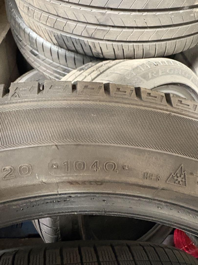 バリ溝　2023年製　 235/50r20 スタッドレス　タイヤのみ