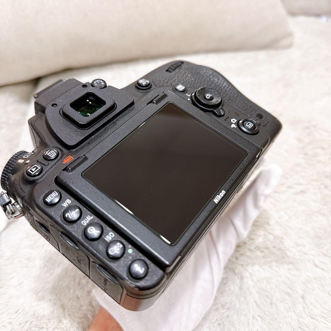 D750
