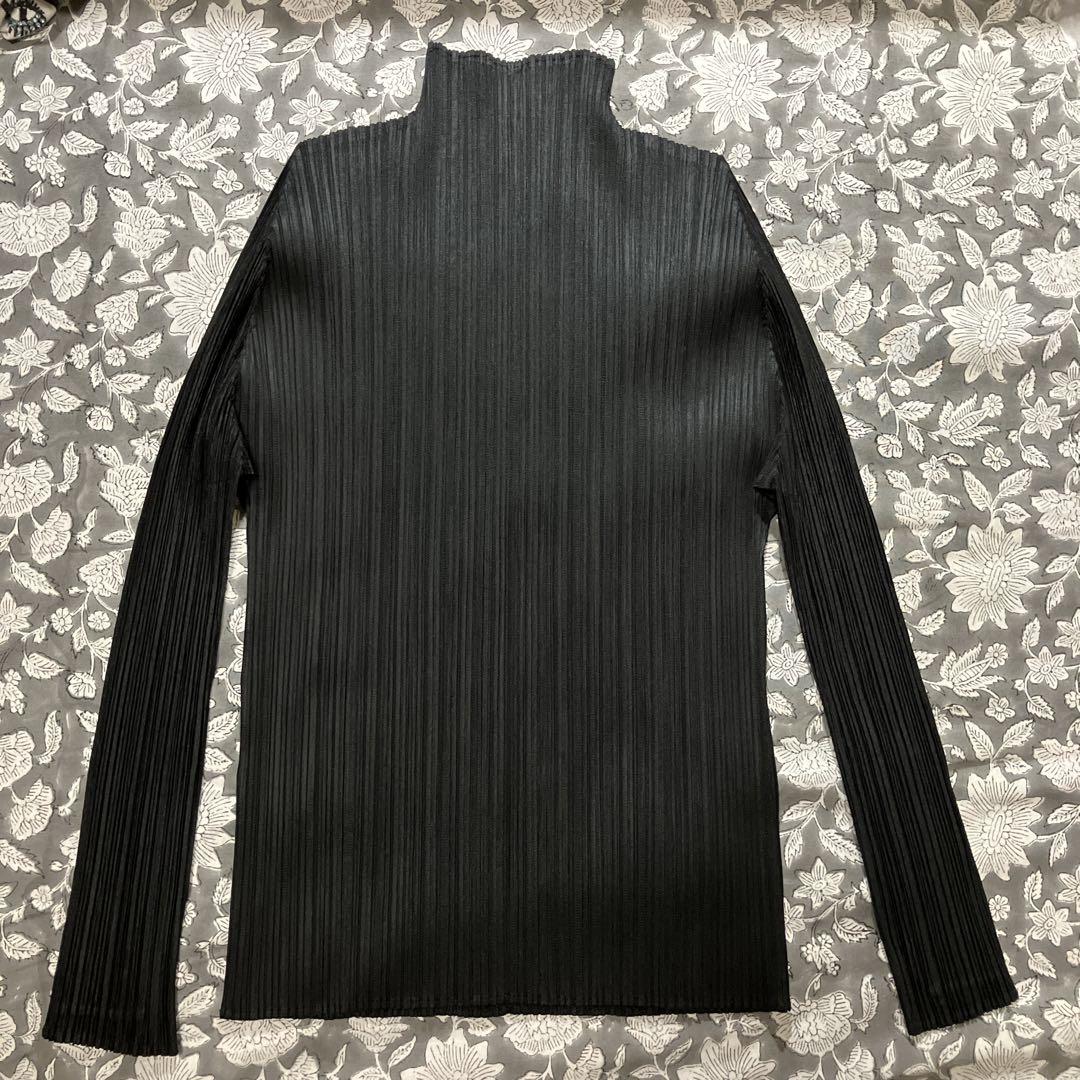 プリーツプリーズ トップス ハイネック 長袖 黒 イッセイミヤケ 美品 画像1