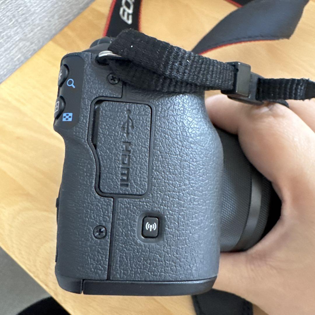 Canon EOS kiss m ミラーレスカメラ 本体
