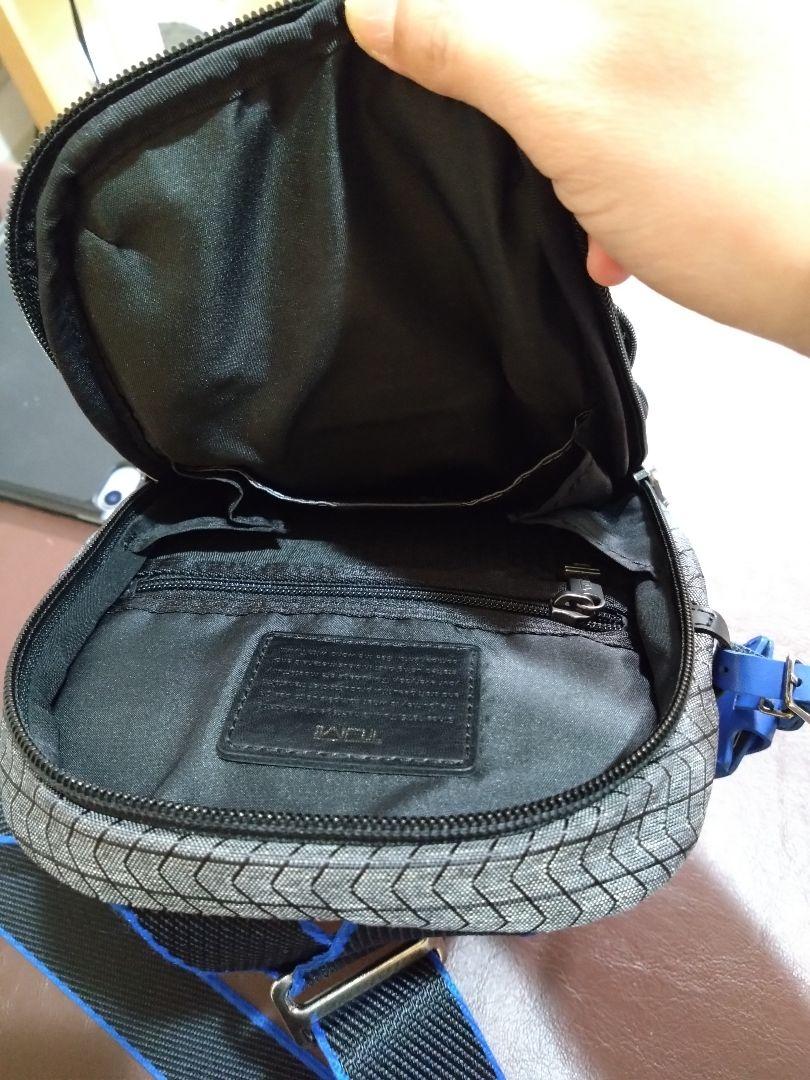 TUMI  ボディバッグ　Fife Slim Sling Bag