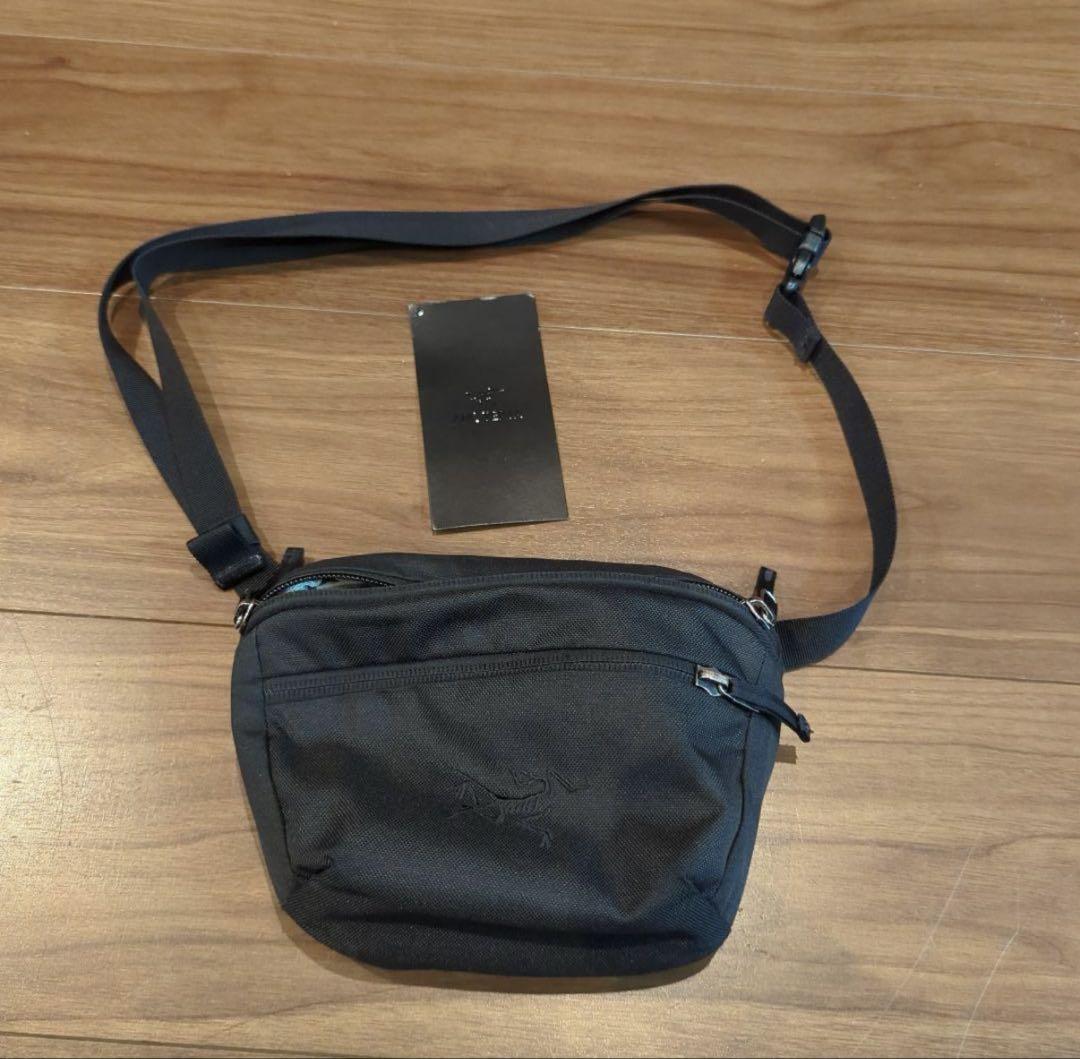 【美品】arcteryx ショルダーバッグ
