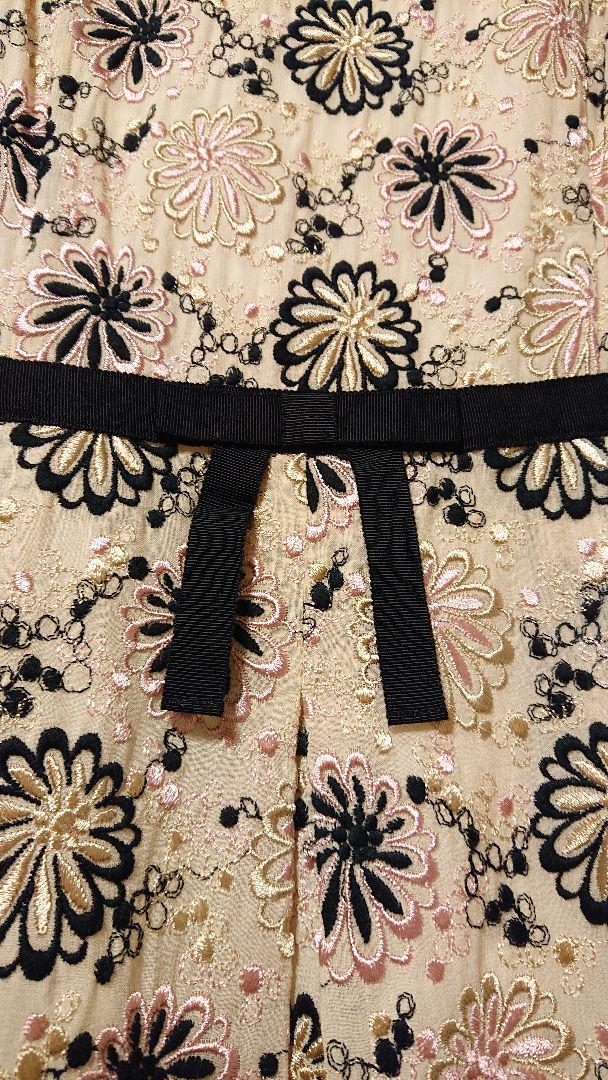 美品 TOCCA、花柄刺繍ワンピース