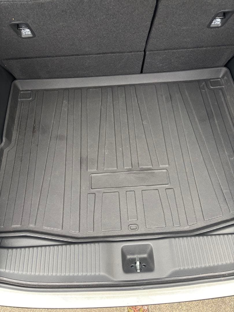 ホンダヴェゼル RV系アクセサリーセット計6品まとめ売りオールシーズンマット等。 ホンダヴェゼル RV系アクセサリーセット計6品まとめ売りオールシーズンマット等。