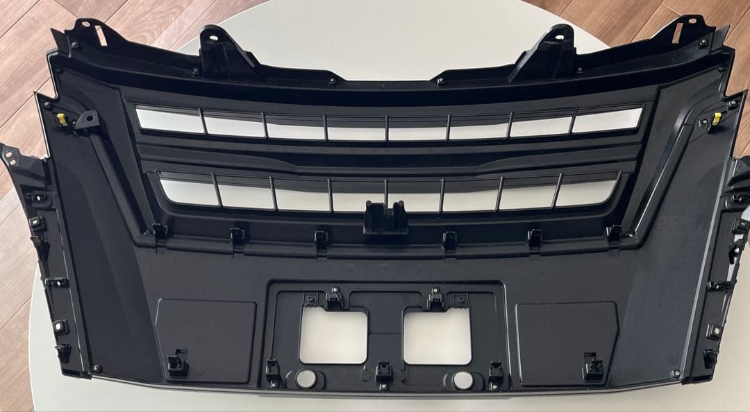 エスクァイア後期 TRD フロントグリル 美品 エスクァイア後期 TRD フロントグリル 美品