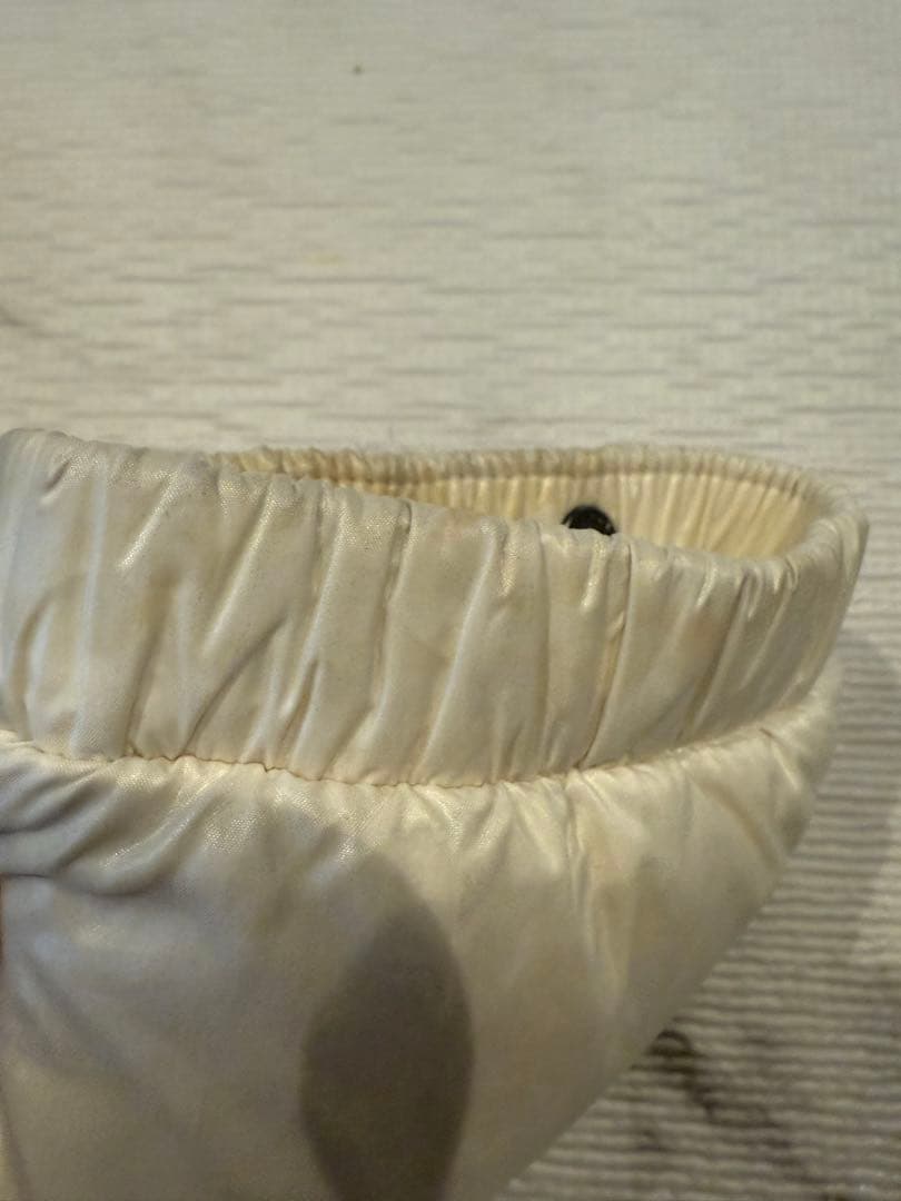 MONCLER アイボリー ダウンコート フード付き MONCLER アイボリー ダウンコート フード付き