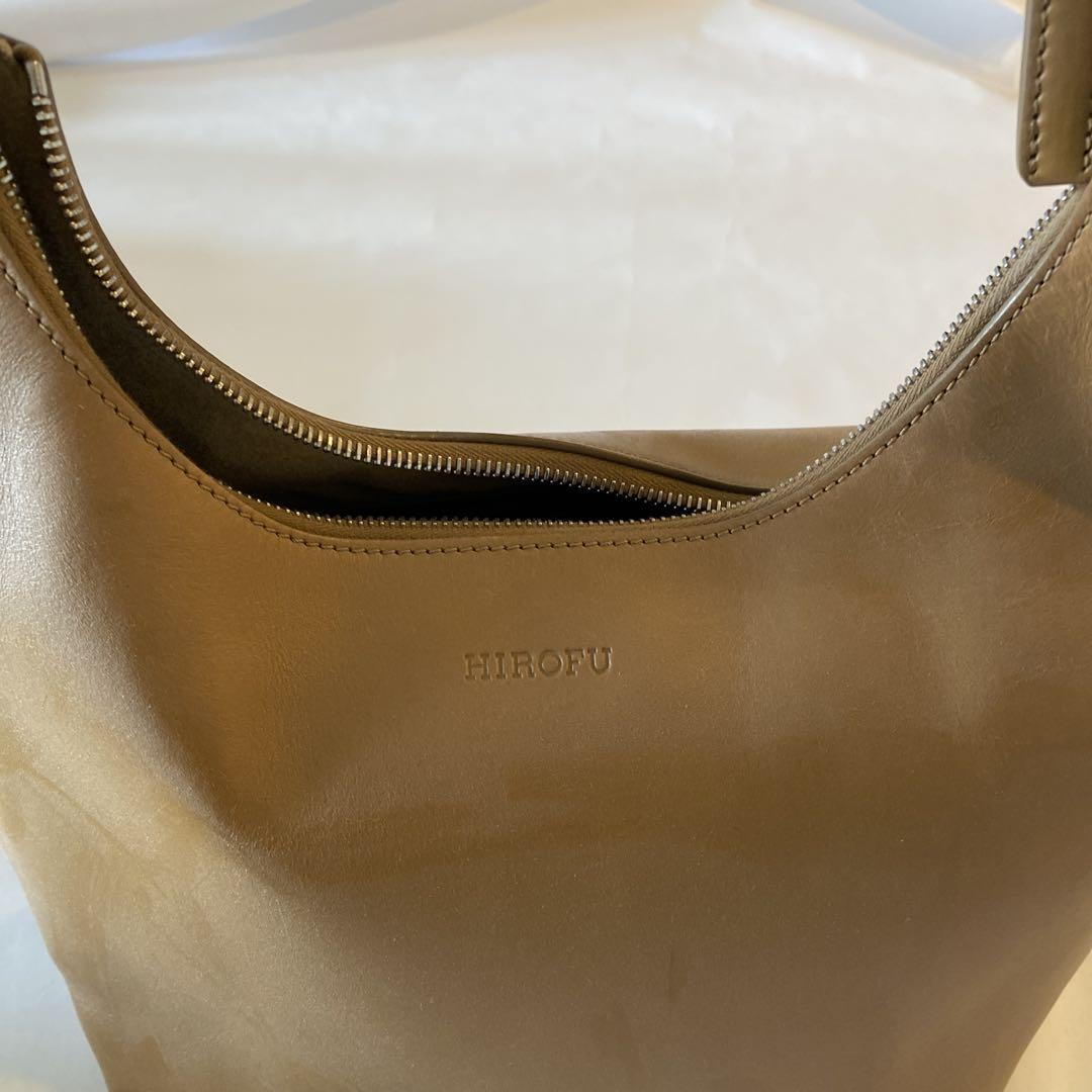 HIROFU ベージュ レザー ショルダーバッグ