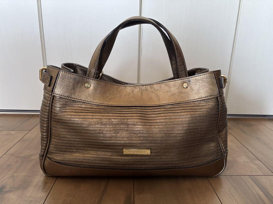 BURBERRY メタリックゴールド