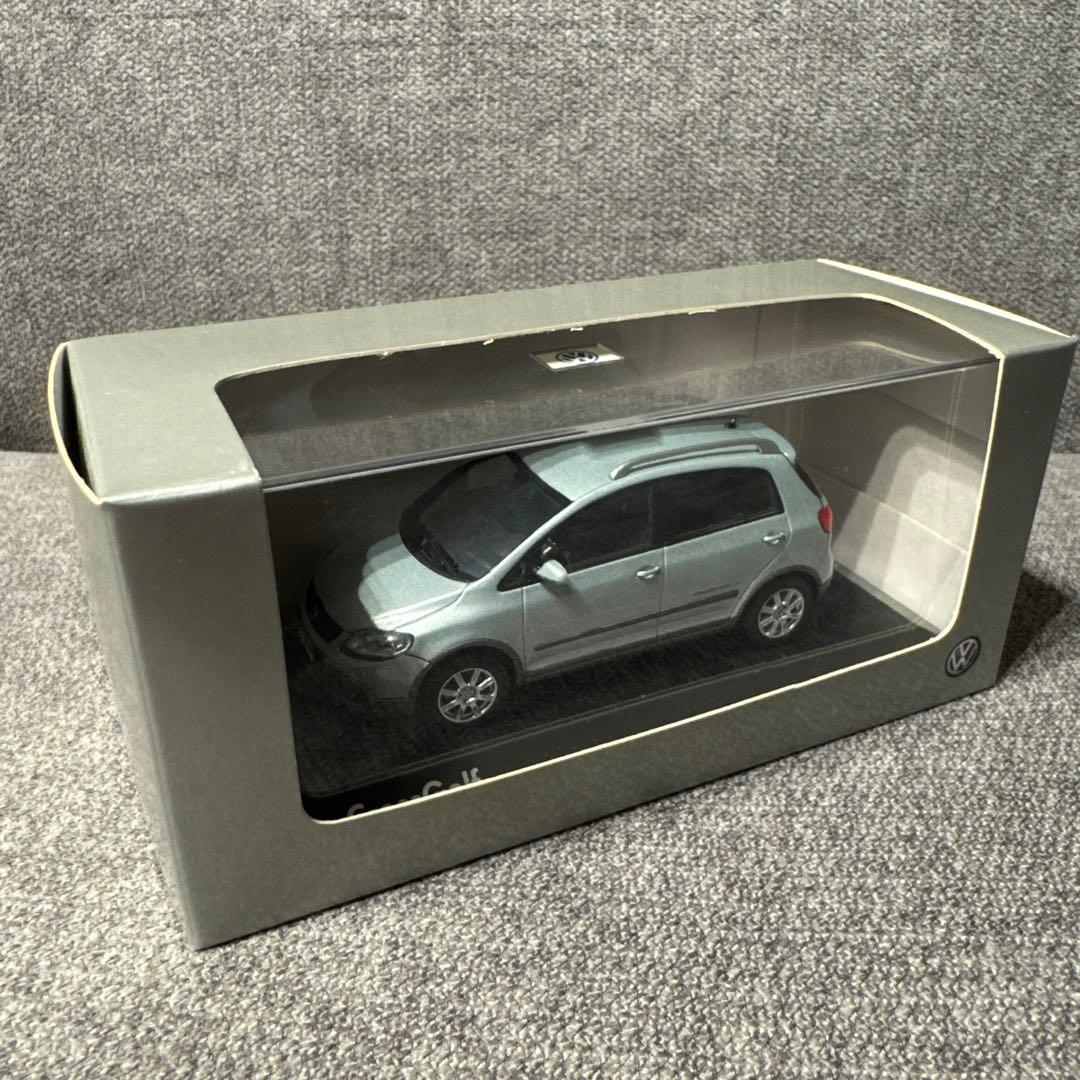 激レア Volkswagen Cross Golf ミニカー 1/43 激レア Volkswagen Cross Golf ミニカー 1/43