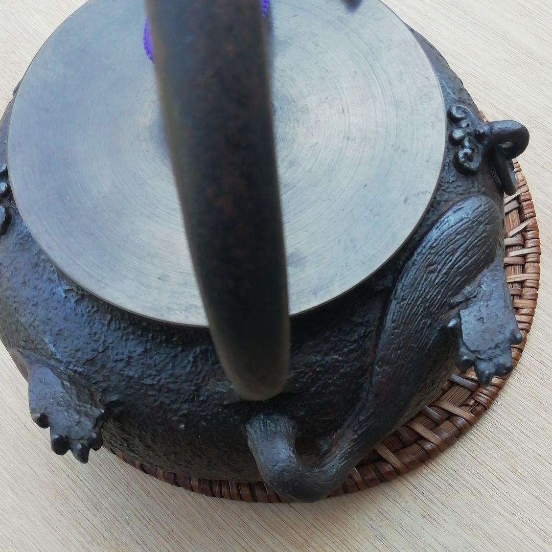 狸の鉄瓶（分福茶釜)