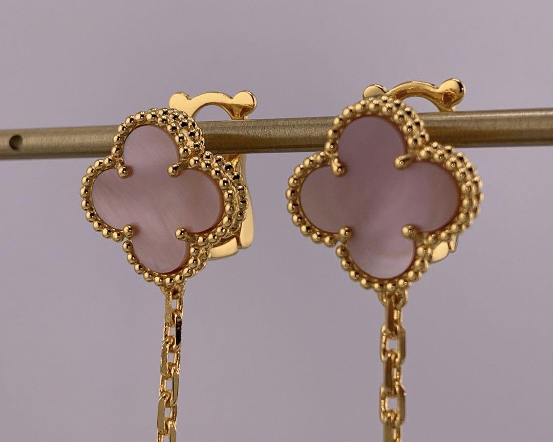 ハイクオリティ　クローバー　ピアス