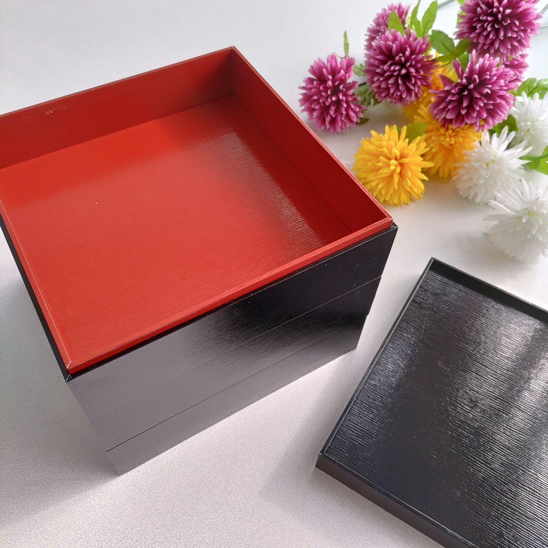 【美品】 三段重箱 漆器調 お重 お弁当箱 華やか 運動会 お正月 和食器 黒