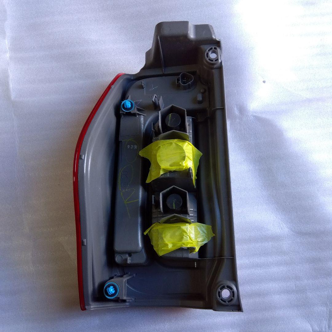 ダイハツ タント LA610S LA600S 　LED　右テールランプ